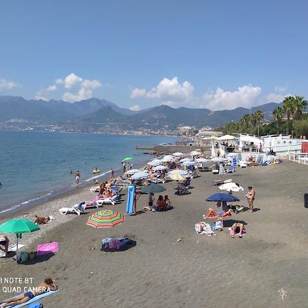 Holiday Home Casa Vacanze Salerno Luaran gambar