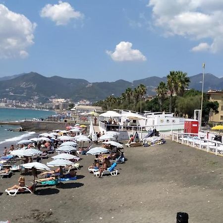 Holiday Home Casa Vacanze Salerno Luaran gambar