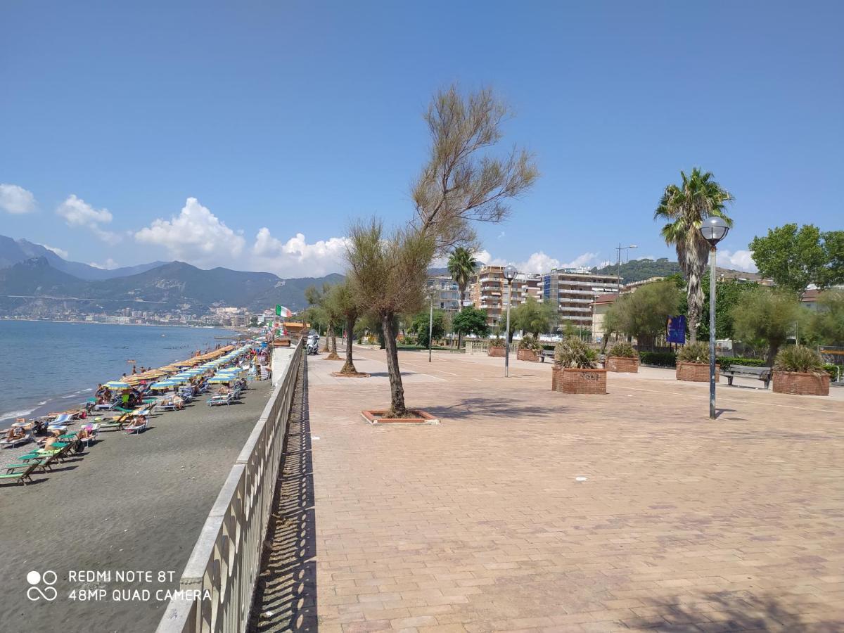 Holiday Home Casa Vacanze Salerno Luaran gambar