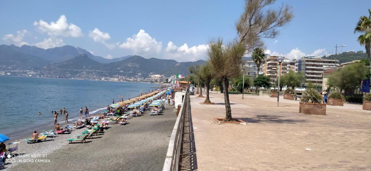 Holiday Home Casa Vacanze Salerno Luaran gambar