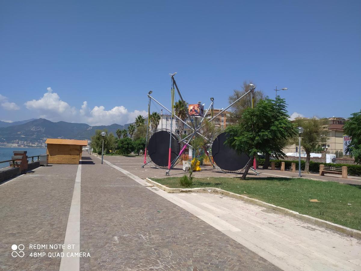 Holiday Home Casa Vacanze Salerno Luaran gambar