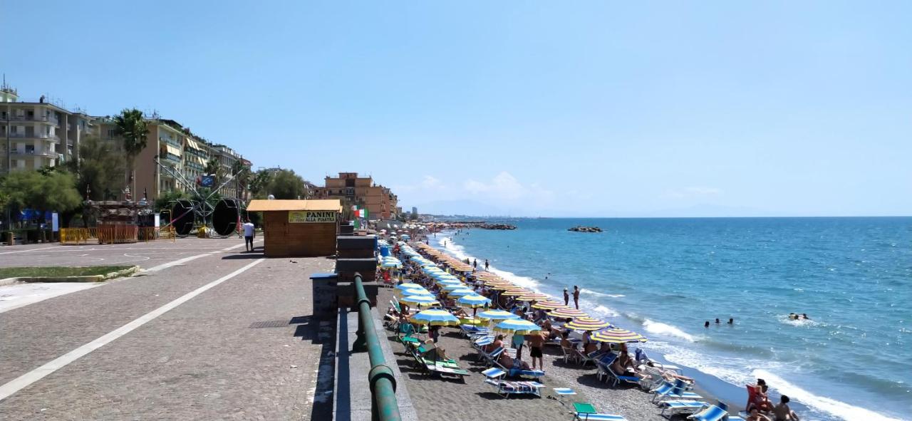 Holiday Home Casa Vacanze Salerno Luaran gambar