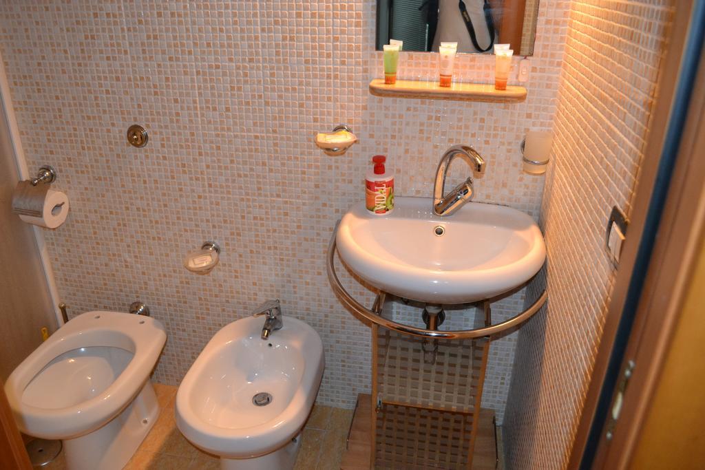 Holiday Home Casa Vacanze Salerno Luaran gambar