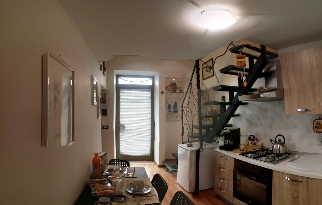 Holiday Home Casa Vacanze Salerno Luaran gambar